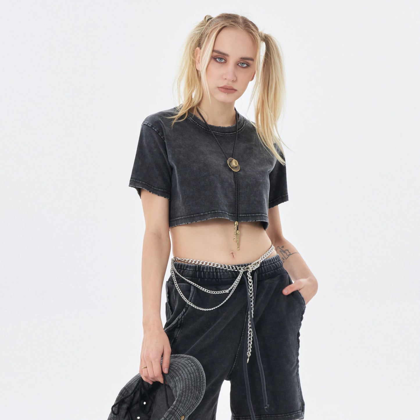 The widow (crop top)